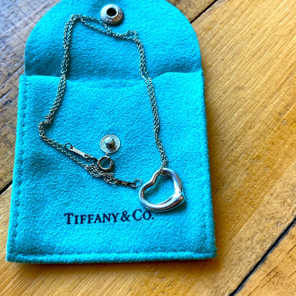 Tiffany and Co. Elsa Peretti open heart pendant in silver 11 mm